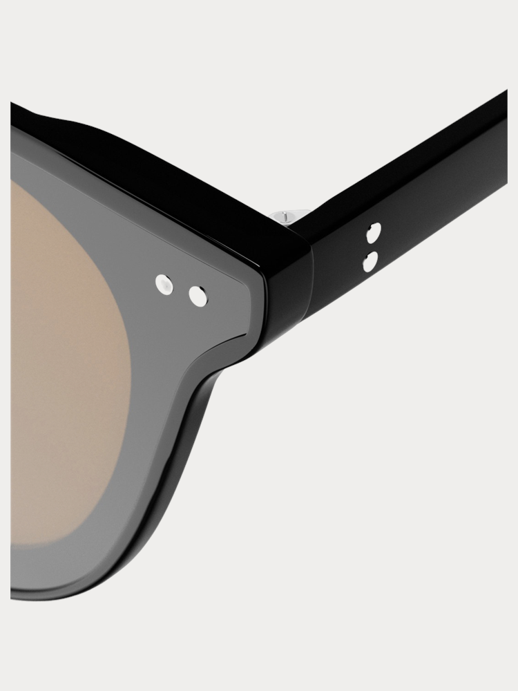 Sung Black-Orange - rivet and hinge detail